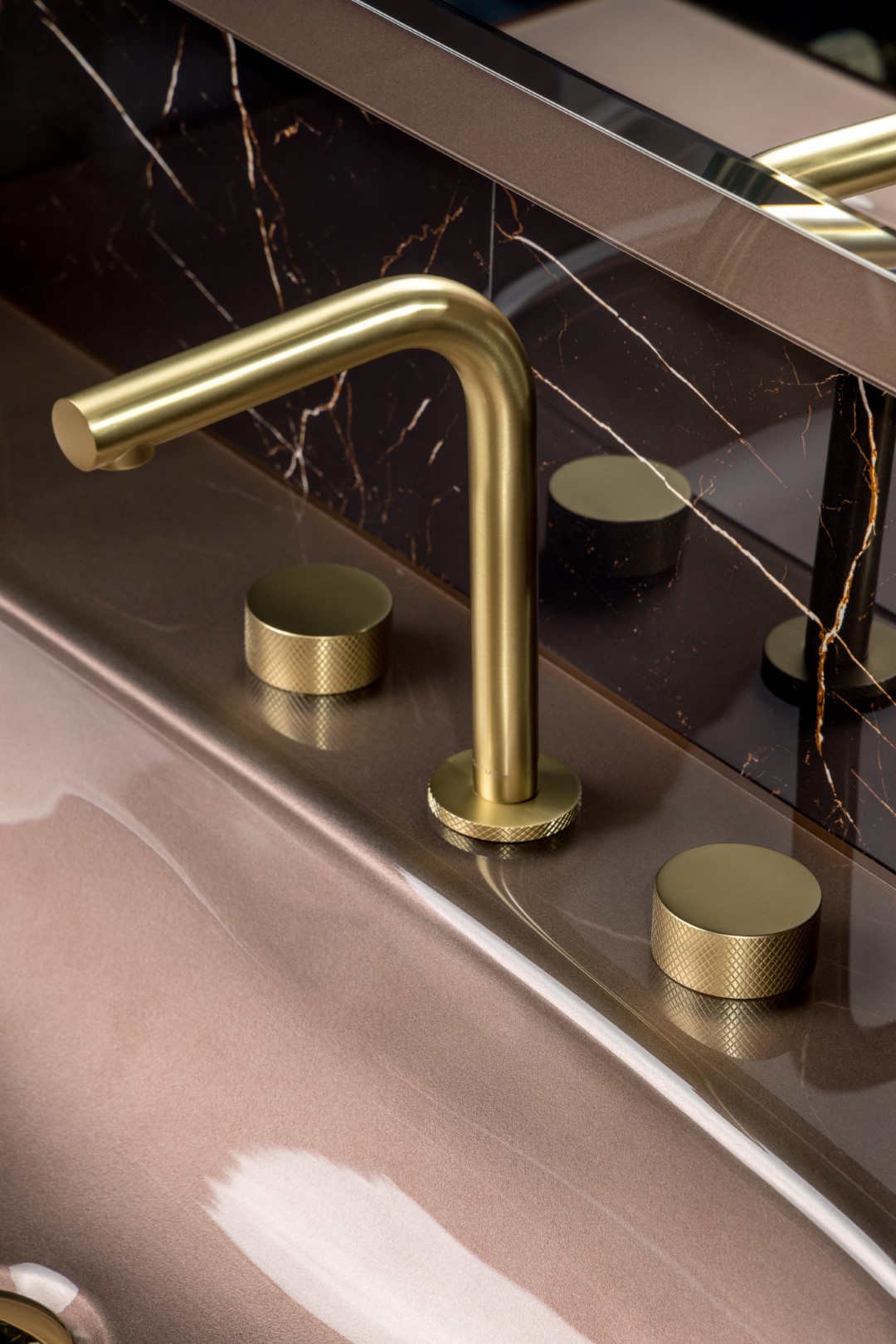 Смеситель на столешницу STICK TOUCH на 3 отв. Matt Gold